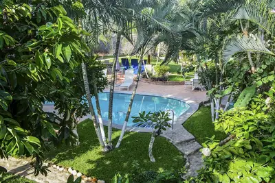 Image de Suite spacieuse au 2e étage, cuisine, vue sur la piscine et les jardins, à 1 minute de la plage