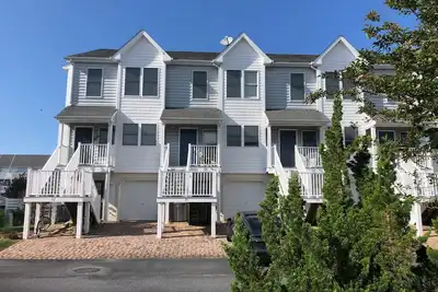Image de Impressionnant 4br, 3. 5 Ba avec vue sur la baie, piscine et glissement de bateau!