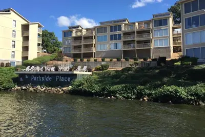Image de Condo fraîchement rénové avec vue imprenable sur Grand Glaze!