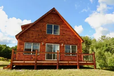 Image de Cosy, privé, cabine lumineuse avec vue sur la montagne