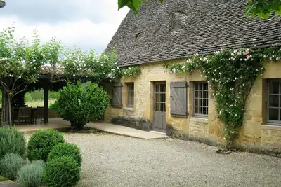 Image de Élégante maison de charme au cœur de la Dordogne avec piscine privative.