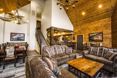 Image de Luxury Lakefront Lodge ~ Incroyable piscine \/ toboggan ~ 2mi à Silver Dollar City ~ Dock