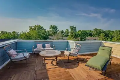 Image de Diamond Point Townhome: piscine communautaire, clubhouse, bain à remous et très bien situé