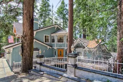 Image de En ce qui concerne l'hébergement de montagne à Yosemite, il n'est pas plus luxueux que le Château Royal! . . .