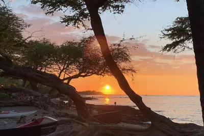 Vue Spectaculaire De Soleil tous les soirs de la véranda confortablement meublée!