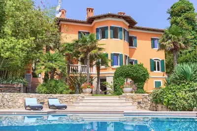 Image de Villa romantique sur la plage avec piscine et plage privée *****