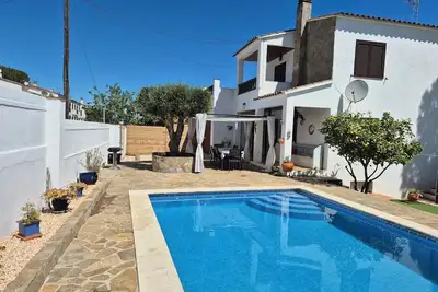 Image de Villa spacieuse avec piscine privée