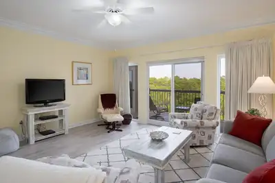 Image de Magnifique condo à Summit at Tops'l Resort! ! Piscine tropicale, tramway sur la plage, pour 6 personnes