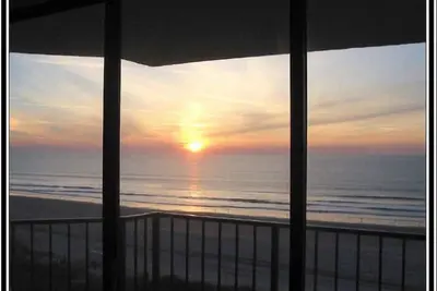 Image de Ocean Front Condo Ă quelques pas de la plage avec des vues spectaculaires