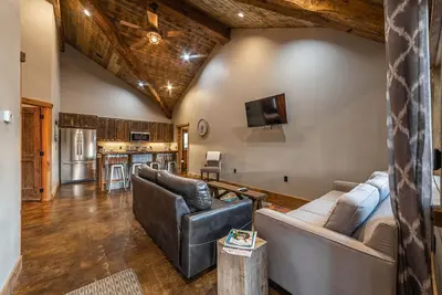 Image de Perfect Condo For Gnp Adventure–2br/1ba- Great Location #3- 7 mi to Gnp-sleeps 6