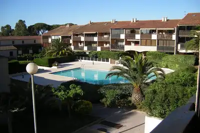 Image de T2 dans résidence avec piscine la seyne sur mer Tamaris