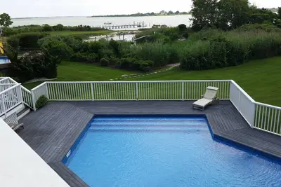 Image de Bayfront Beauty! À quelques minutes de Westhampton!