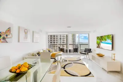 Image de 4 bedroom condo with Stunning Balcony view