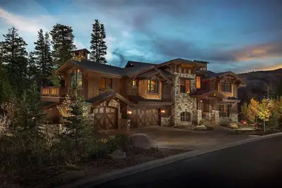 Image de Chalet-Ski In / Out De Luxe EUROPÉEN-8 000 Sf-ÉTÉ En Vente!