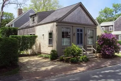 Image de Cottage dans Prime ~ In-Town ~ Lieu, septembre 1 semaine disponible