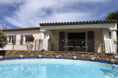 Image de Villa climatisée, classée 4 étoiles, Ste-Maxime quartier résidentiel vue golf