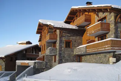 Image de Appartement 6-8 personnes récent très bien aménage style savoyard vue plein sud