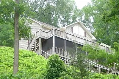 Image de 'Lakefront' 4br Accueil avec station d'accueil sur le lac Hiwassee Ă Bear Paw