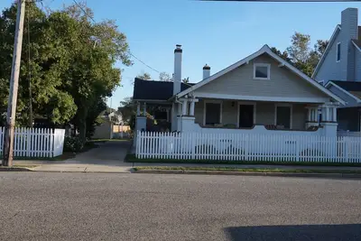 Image de (Disponible en hiver) Perfect Beach Home: 3 porches, 4 blocs de plage, 1 bloc de parc