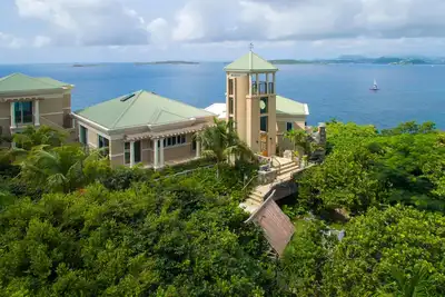 Image de The Point - Incroyable nouvelle maison de luxe, des vues Ă couper le souffle! Condition Parfaite!