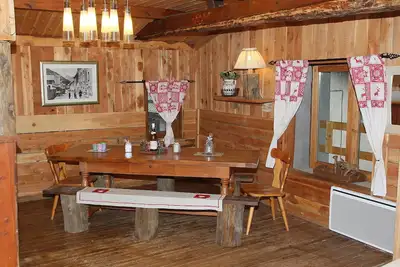 Image de Le Lodge appartement chaleureux dans une maison typique située dans le village