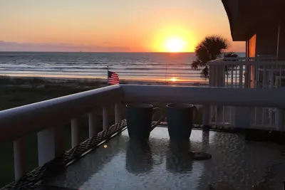 Image de Récemment rénové Ocean View Condo Cocoa Beach à la principale espagnole