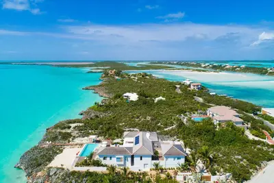 Image de Hesperides House - Villa de luxe au bord de l'eau aux îles Turks et Caicos!