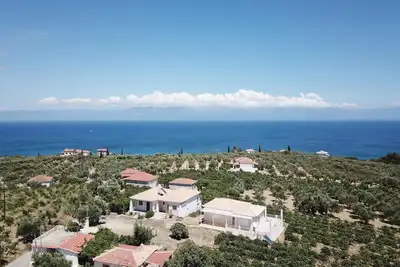 Image de Nice, maison de vacances pas cher à la campagne avec terrasse | Messénie, Péloponnèse