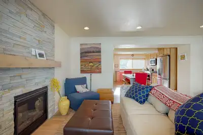 Image de Magnifique condo avec foyer, laveuse / sécheuse - excellent emplacement!
