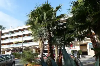 Image de T2 CLIMATISÉ Au Centre-Ville Du Lavandou