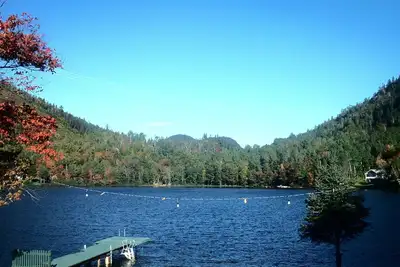 Image de Chalet au bord de l'eau dans un beau village