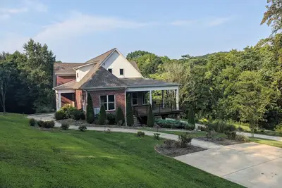 Image de Maison neuve de luxe dans le sud de Nashville avec une vue imprenable sur les montagnes
