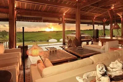 Image de Joglo traditionnelle 5Bdrm Villa by Ocean