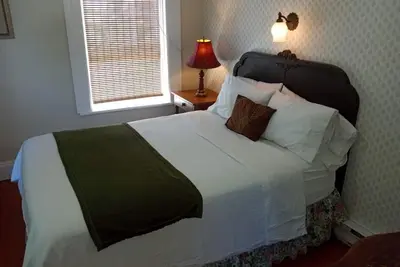 Image de Suite de 2 chambres à l'auberge historique de Port Albert dans le magnifique Port Albert, Ontario!