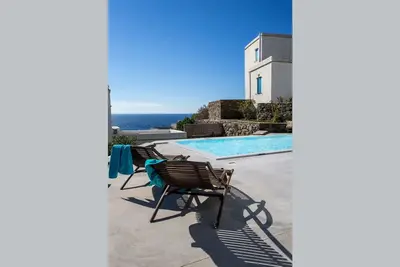 Image de Naiades Beach Villa Avec Piscine