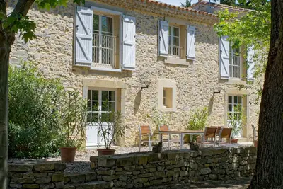 Image de La Source au Domaine de Curé avec piscine