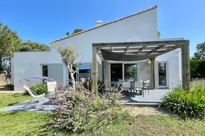 Image de Maison spacieuse 3 ch. avec jardin, proche du centre, parking, Wifi