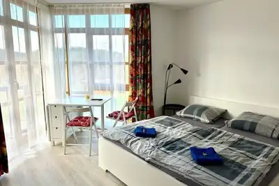Image de Vue fantastique sur le lac et les forêts. Appartement avec garantie de bien-être
