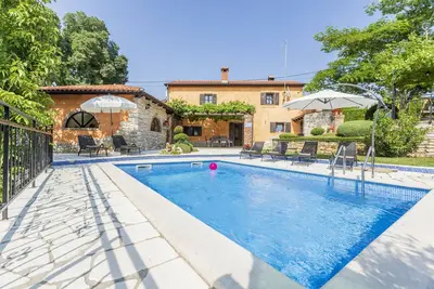 Image de Belle villa avec piscine, grill, WiFi gratuit, lave-linge