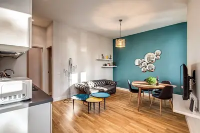 Image de Just renovated with river view 2bedroom apartment in the heart of historic center.