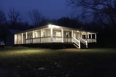 Image de Cottage de campagne français récemment rénové sur une ferme équestre avec branchement camping-car / bateau