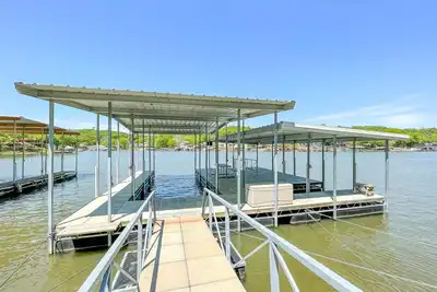 Image de Fantastique maison de 3 chambres au bord du lac avec niveau 3 et quai privé