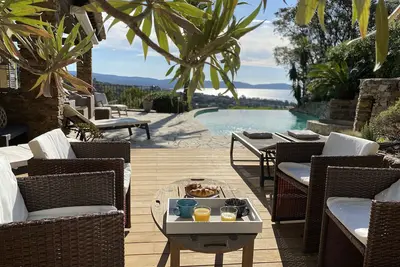 Image de Golf De St Tropez, Villa 4* vue mer et port Piscine à débordement
