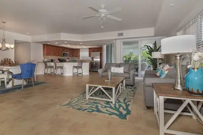 Image de Belle plage sur le thème 3 Bed 2 Bath End Unit Condo. Ow20-207