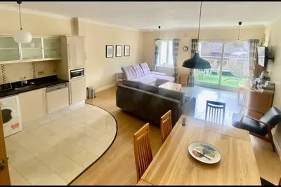 Image de Élégant 2 Bdrm central avec balcon près de Temple Bar