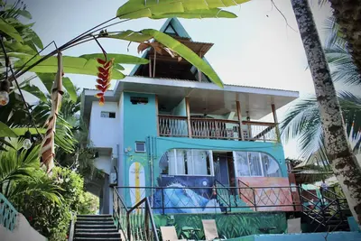 Image de Réservez tout l'hôtel! Front de mer avec yoga, restaurant et super surf.