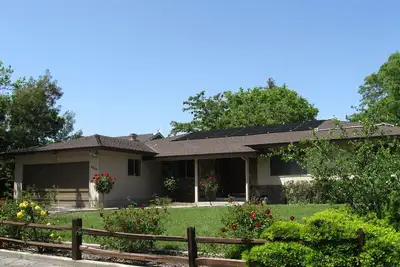 Image de Banlieue de Sacramento avec piscine