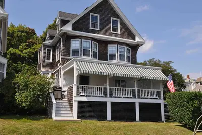 Image de Cottage d'été victorien historique sur la baie de Narragansett
