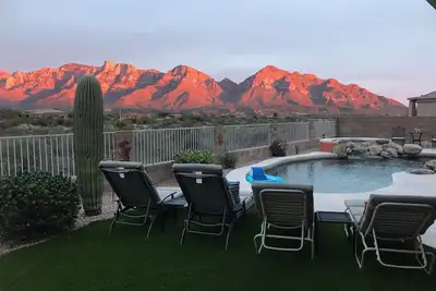 Image de Nouveau sur le marché Vue panoramique sur les montagnes de Catalina (voir aussi Ha393567)