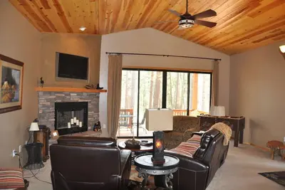 Image de Torreon Cabin, pour 4 adultes et 4 enfants, une connexion Wi-Fi gratuite. * Retour à la forêt!